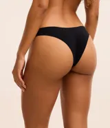 Pack de dos bombachas invisibles, modelo bikini, hechas con tecnología de corte a láser para mayor comodidad.
