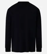 Remera de manga larga color blanco, confeccionada en algodón, con cuello redondo y puños ajustados.