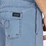 Short de baño Volcom Swell color azul con cintura elástica y cordón ajustable.