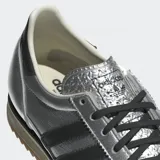 Championes Adidas SL 72 OG plateados con detalles en negro.