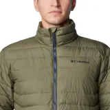 Campera puffer verde militar para hombre, marca Columbia, modelo Powder Lite II. Cuenta con cierre frontal, cuello alto, bolsillos laterales con cierre y logo de la marca bordado en el pecho.