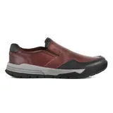 Zapato casual Hi-Tec Stewie color marrón con detalles en negro y gris. Diseño slip-on de cuero con puntera reforzada y suela de goma.