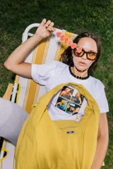 Collar de cuentas esféricas grandes, alternando colores turquesa y naranja quemado.