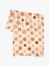 Pañuelo rectangular de tela fina color crema con estampado de círculos concéntricos en tonos marrones.