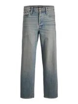 Pantalón de jean celeste de tiro alto y corte holgado. Cierre con botones y acabado stonewash.