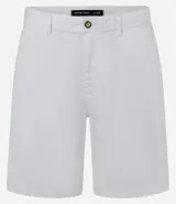 Bermuda masculina de sarga color rosado, con corte recto y bolsillos laterales.