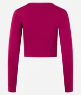 Blusa corta color borgoña, de mangas largas y escote asimétrico.