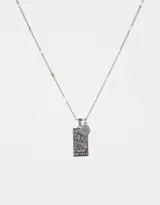 Cadena corta plateada con dije rectangular con el signo zodiacal Aries y un dije redondo pequeño.