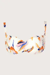 Top de bikini blanco con escote corazón y fruncido central. Presenta un estampado abstracto con pinceladas en tonos naranja, azul, rosa y negro. Tiene tirantes finos ajustables.