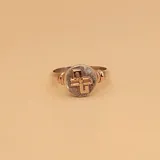 Anillo de plata 925 con apliques de oro 9k, con diseño de cruz.