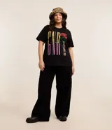 Remera negra de algodón con estampa de Guns N' Roses, cuello redondo y manga corta.