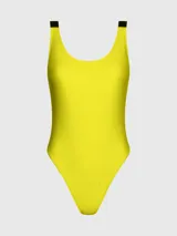 Traje de baño enterizo Calvin Klein color amarillo, con textura de canalé y tirantes anchos negros con el logo de la marca.