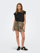 Musculosa negra oversize de algodón, con cuello redondo y sisas amplias.