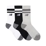 Pack de tres pares de medias New Balance unisex, modelo Striped Crew Socks. Un par blanco con rayas negras, un par negro con rayas blancas y un par gris con rayas grises.