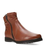 Botas cortas de cuero color marrón coñac, con cierre lateral y suela de goma.