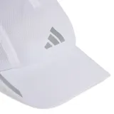 Gorro deportivo Adidas Run, color blanco con logo plateado en el frente y detalle reflectivo en la visera.