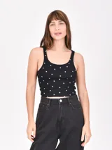 Musculosa negra de algodón con estampado de estrellas blancas.