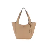 Bolso tote Guess Helina color beige con textura granulada, doble asa de hombro, logo frontal y colgante con charm de la marca.