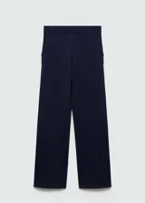Pantalón de vestir color beige, de corte recto y tiro alto. Presenta cintura elastizada y bolsillos laterales.