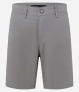 Bermuda masculina de sarga color rosado, con corte recto y bolsillos laterales.