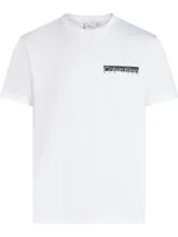 Remera blanca de algodón con cuello redondo y logo Calvin Klein New York estampado en el pecho.
