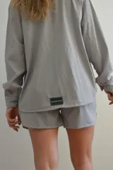 Short de rayas con cintura elástica, ideal para lucir en días calurosos.