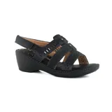 Sandalia de cuero sintético color negro, con tiras caladas y ajuste con velcro.