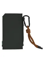 Billetera tarjetero unisex color verde oscuro de poliéster reciclado resistente al agua, con tres espacios para tarjetas por lado, llavero mosquetón y tecnología RFID.