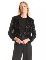 Chaqueta corta negra de lentejuelas con solapa y cuello abierto.