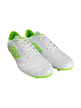 Championes de fútbol Umbro Clasic II HG, color azul marino con detalles en naranja y logo Umbro en blanco.