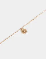 Cadena corta dorada con dije circular con forma de ojo turco con detalles de strass.