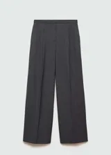 Pantalón negro de corte wide leg, tiro medio, con trabillas, bolsillos laterales y traseros. Cierre frontal oculto con botón, gancho y cremallera.