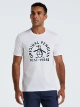 Remera blanca de algodón con logo de Original Penguin estampado en el centro del pecho.