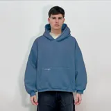 Buzo hoodie celeste de felpa, corte oversize, con capucha y puños acanalados. Estampado en la espalda con el texto "venefa" en tipografía futurista y la frase "WHERE FEAR FLIPS INTO YLE. STREET-BORN, FUTURE-BOUND.".