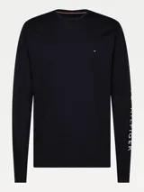 Remera de manga larga Tommy Hilfiger azul marino de corte slim fit, con cuello redondo y logo bordado en el pecho.
