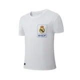 Remera blanca de algodón con cuello redondo y mangas cortas. Estampado en el pecho con el escudo del Real Madrid y las siglas RMCF.