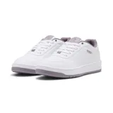 Championes Puma Court Classy blancos con detalles en lila en el talón y la suela.