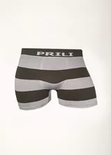 Boxer de microfibra sin costuras, con diseño a rayas horizontales en tonos grises y negros, con elástico en la cintura con la marca Prili.