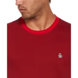 Remera de hombre color rojo con cuello redondo y logo de pingüino bordado en el pecho.