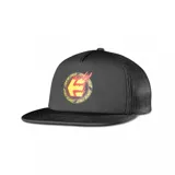 Gorro negro tipo trucker con paneles frontales rígidos y paneles traseros de malla. Presenta un logo de Santa Cruz con llamas bordado en el frente.