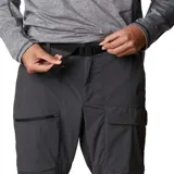 Pantalón de senderismo color caqui, repelente al agua y resistente a las manchas, con tejido elástico en dos direcciones. Cuenta con cinturón integrado removible, bolsillos laterales, bolsillo de seguridad con cremallera, bolsillo cargo, pernera con ceñidor en el dobladillo, bolsillos traseros, trabilla multiuso para el cinturón y malla de ventilación en la parte posterior de las rodillas.