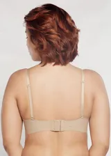 Soutien balconette negro de microfibra sin costuras, con copa preformada y aro invisible. Breteles regulables y desmontables.