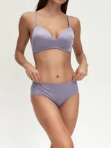 Bombacha vedetina color lila.