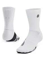 Par de medias deportivas blancas con logo de Stephen Curry en el lateral y detalles en negro en la puntera y el talón.