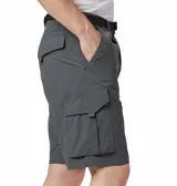 Bermuda de hombre color gris oscuro, con bolsillos cargo laterales con cierre y logo de la marca bordado en la pierna derecha. Incluye cinturón negro con hebilla plástica.