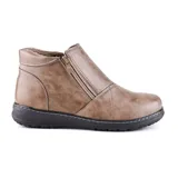 Bota casual de cuero negro, con caña baja, cierre lateral con cremallera y suela de goma.