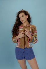 Short azul tejido a mano en crochet, 100% algodón.