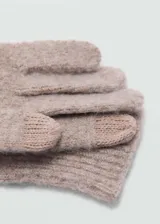 Par de guantes tejidos color beige, con puño acanalado.