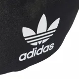 Riñonera Adidas negra con logo blanco estampado en el frente.
