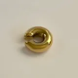 Ear cuff dorado de acero quirúrgico hipoalergénico con baño en oro 18K.